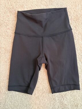 lululemon Women's Wunder Train High Rise Short 8" Size 2 Black Bike Shorts